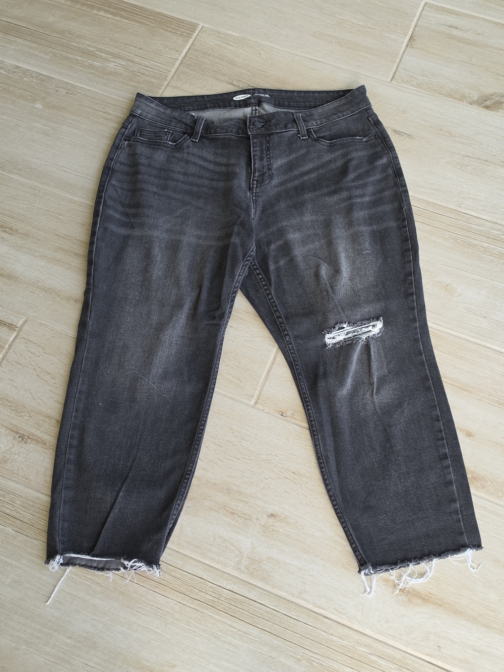 Old Navy Washed Black Cropped Distressed Straight Ankle Jeans Size 16 Short